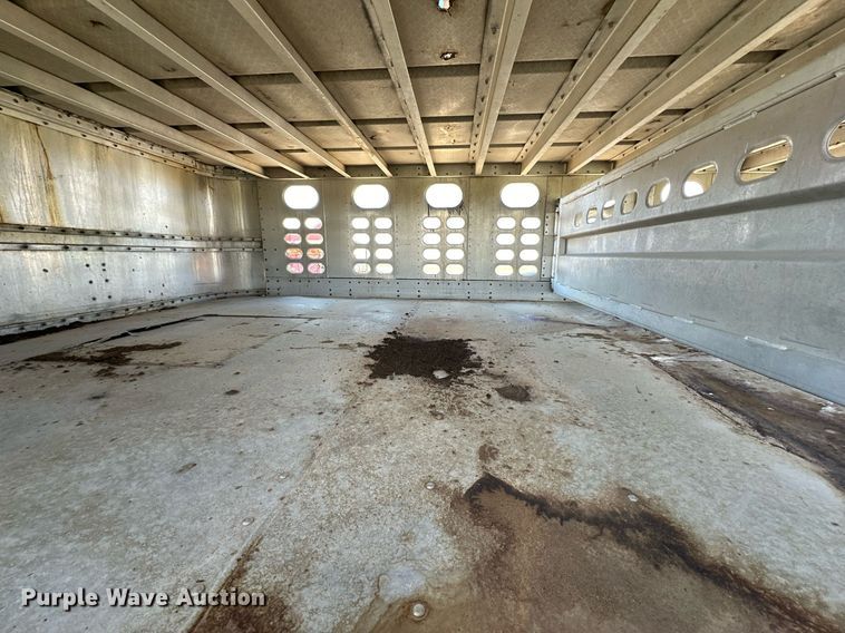 image for item DD3352 1998 Wilson livestock trailer