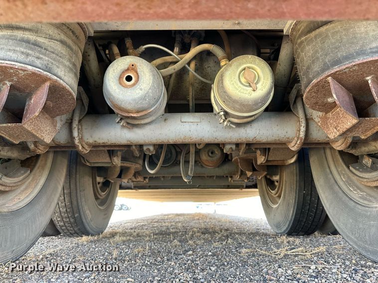 image for item DD3352 1998 Wilson livestock trailer