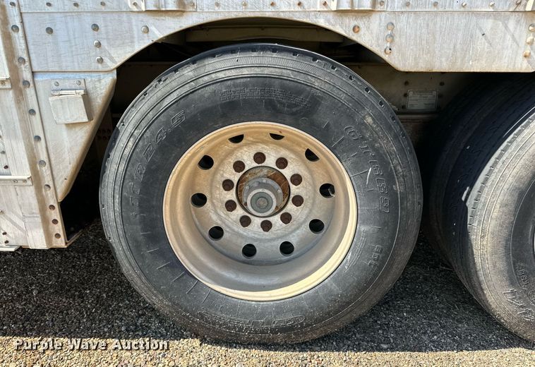 image for item DD3352 1998 Wilson livestock trailer