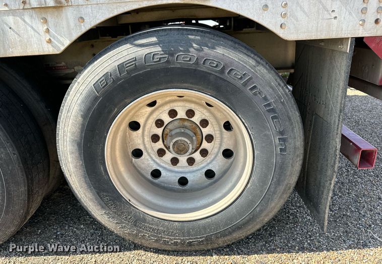 image for item DD3352 1998 Wilson livestock trailer