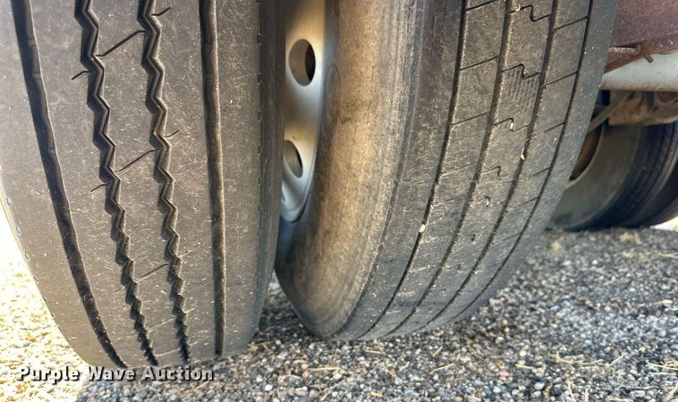 image for item DD3352 1998 Wilson livestock trailer