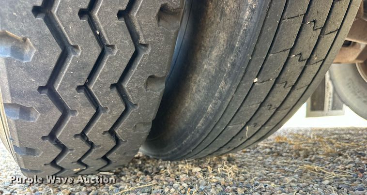 image for item DD3352 1998 Wilson livestock trailer