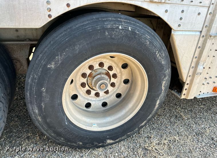 image for item DD3352 1998 Wilson livestock trailer