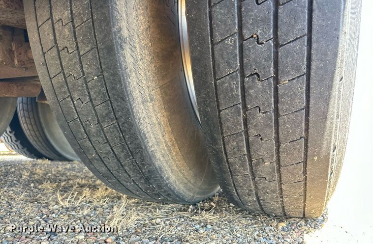 image for item DD3352 1998 Wilson livestock trailer