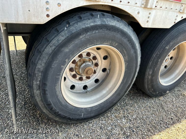 image for item DD3352 1998 Wilson livestock trailer