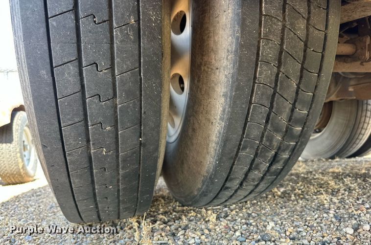 image for item DD3352 1998 Wilson livestock trailer