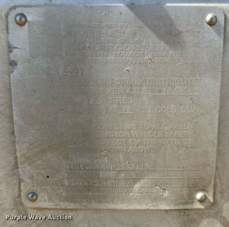 image for item DD3352 1998 Wilson livestock trailer