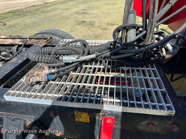 image for item DD3353 1995 Peterbilt 379 semi truck