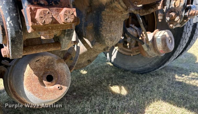 image for item DD3353 1995 Peterbilt 379 semi truck