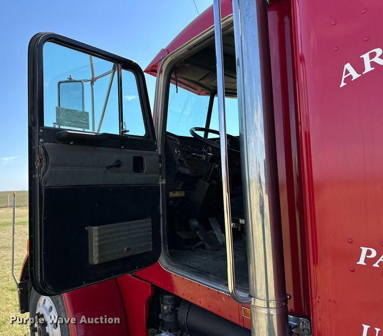 image for item DD3353 1995 Peterbilt 379 semi truck