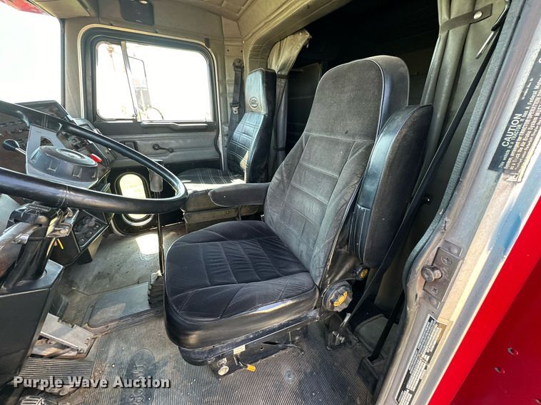 image for item DD3353 1995 Peterbilt 379 semi truck