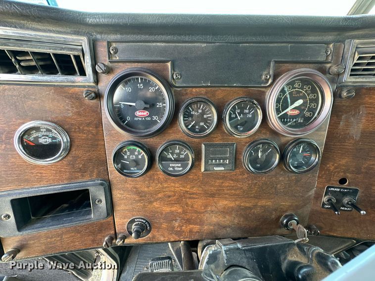 image for item DD3353 1995 Peterbilt 379 semi truck