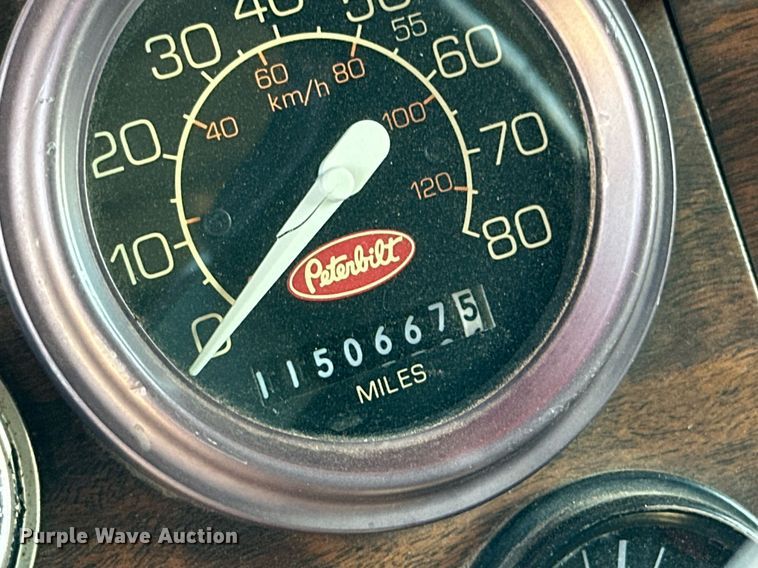 image for item DD3353 1995 Peterbilt 379 semi truck