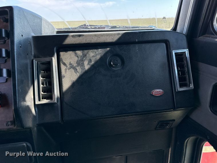 image for item DD3353 1995 Peterbilt 379 semi truck