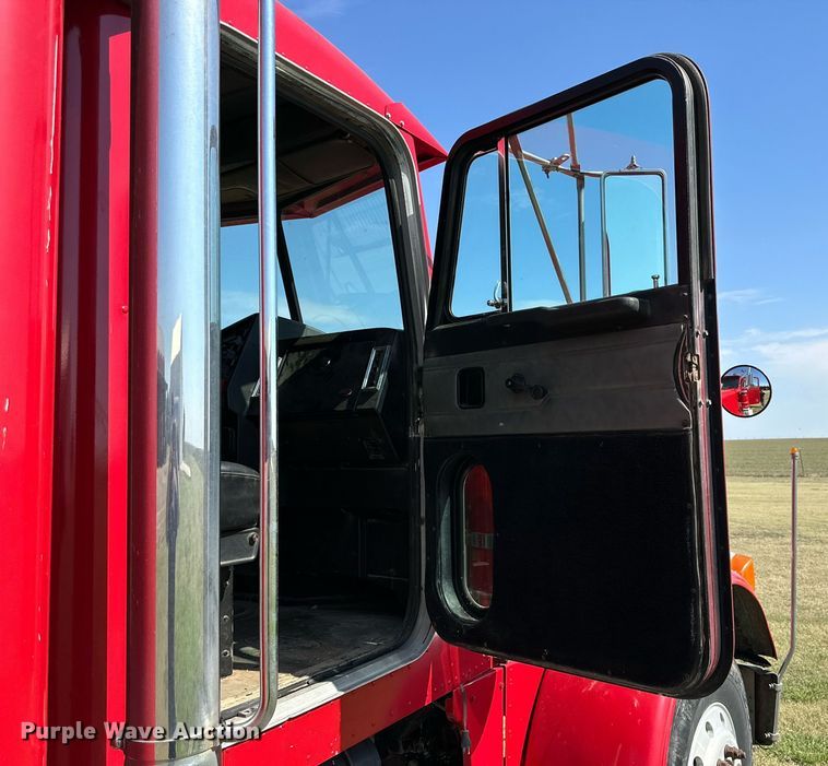 image for item DD3353 1995 Peterbilt 379 semi truck