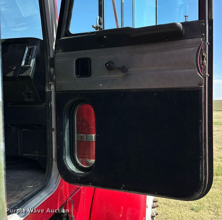 image for item DD3353 1995 Peterbilt 379 semi truck