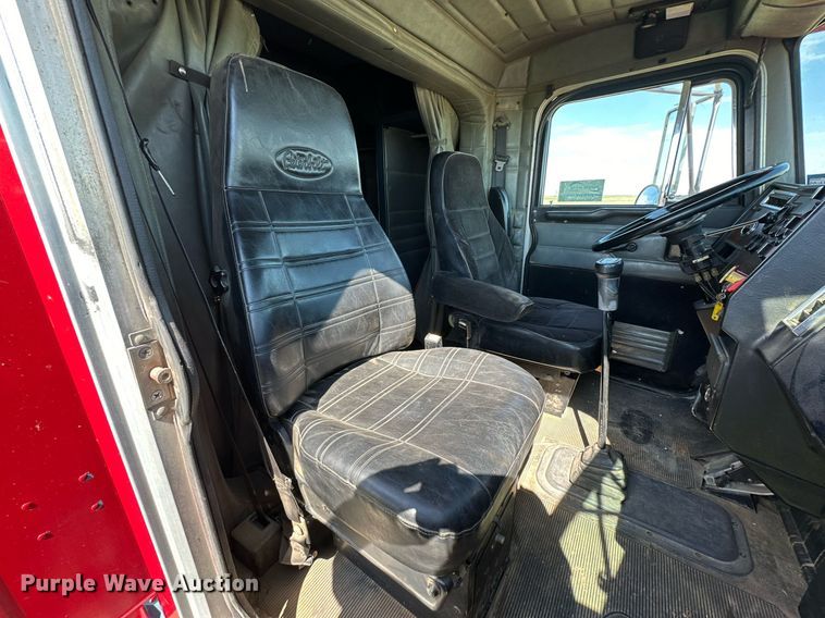 image for item DD3353 1995 Peterbilt 379 semi truck