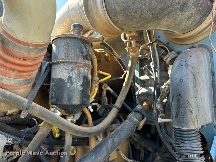 image for item DD3353 1995 Peterbilt 379 semi truck