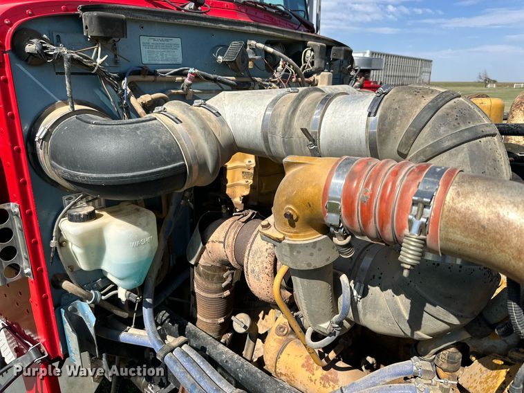 image for item DD3353 1995 Peterbilt 379 semi truck