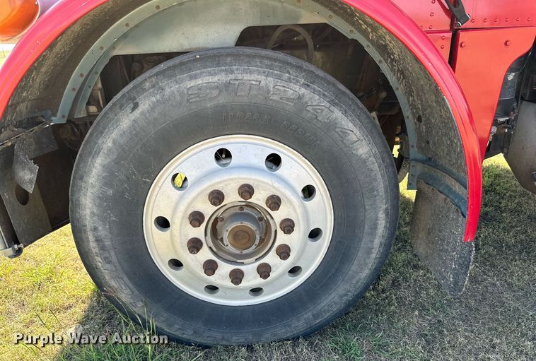 image for item DD3353 1995 Peterbilt 379 semi truck