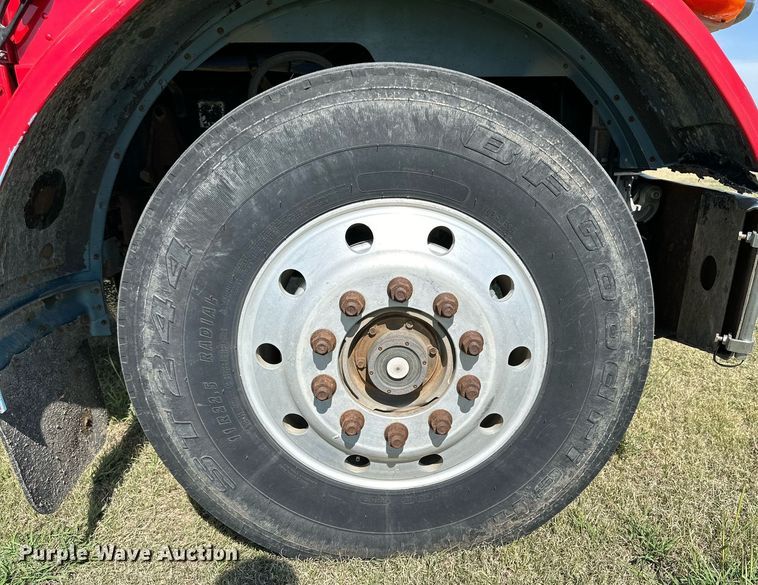 image for item DD3353 1995 Peterbilt 379 semi truck