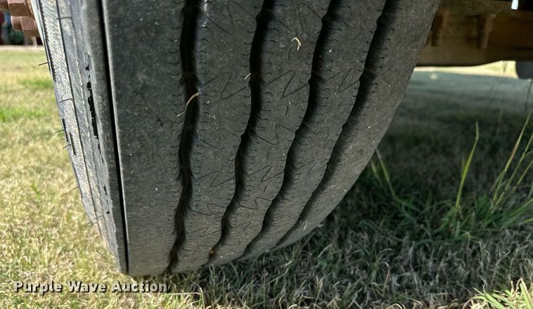 image for item DD3353 1995 Peterbilt 379 semi truck