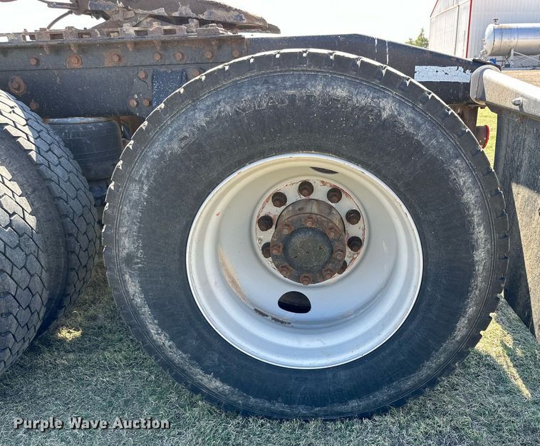 image for item DD3353 1995 Peterbilt 379 semi truck