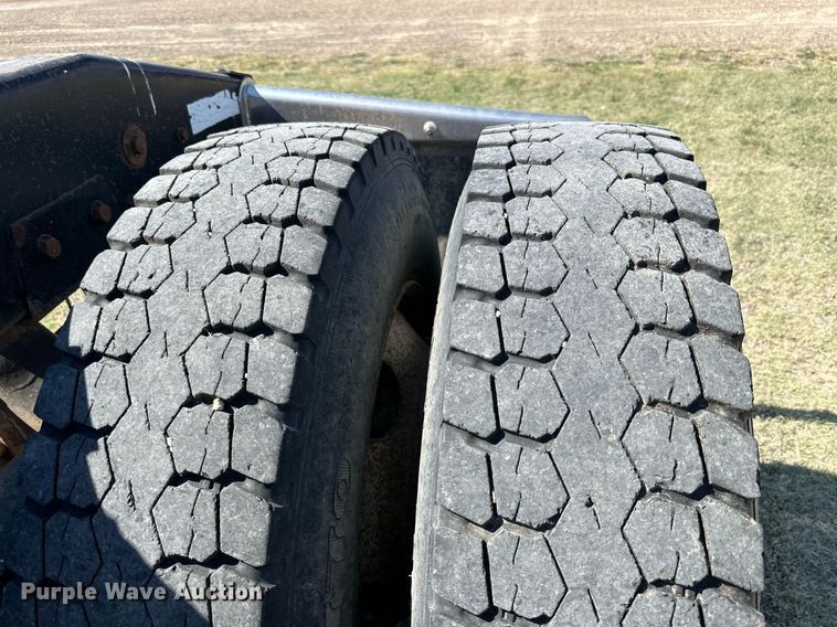 image for item DD3353 1995 Peterbilt 379 semi truck