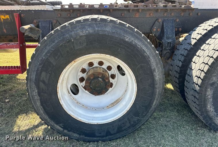 image for item DD3353 1995 Peterbilt 379 semi truck