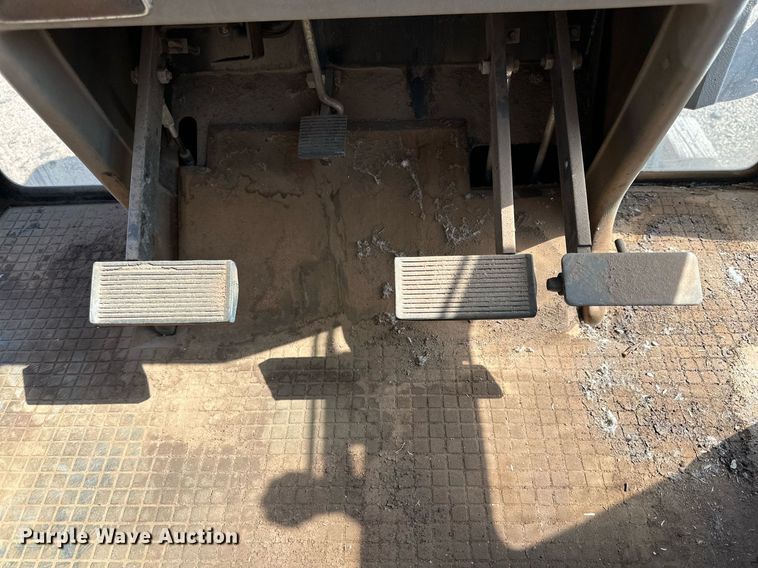 image for item DD3365 1985 Case  2096 tractor