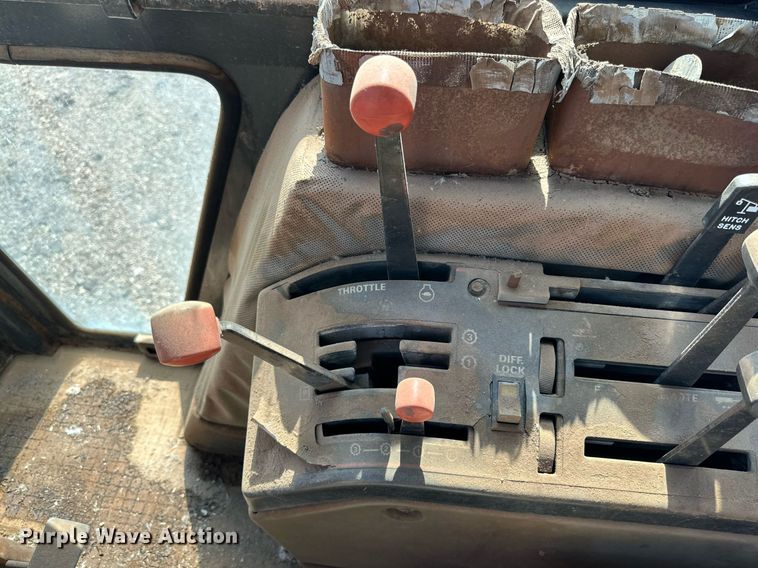 image for item DD3365 1985 Case  2096 tractor