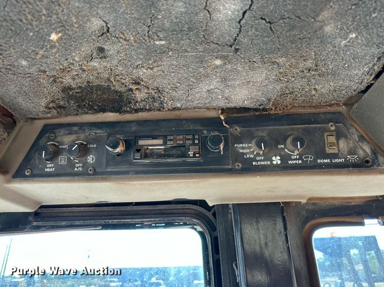 image for item DD3365 1985 Case  2096 tractor