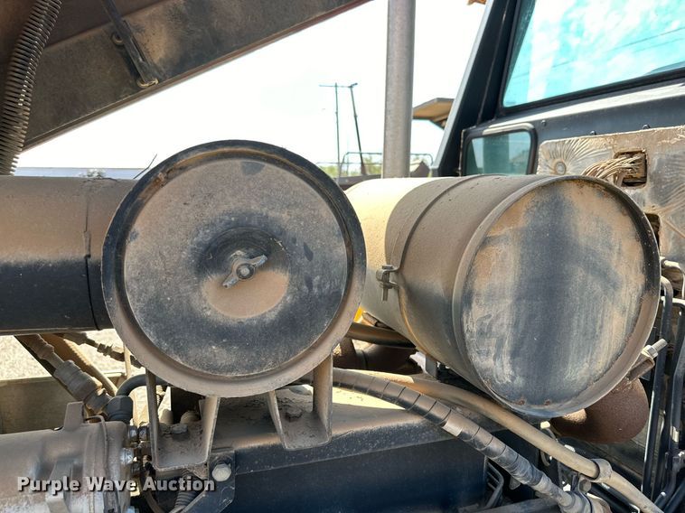 image for item DD3365 1985 Case  2096 tractor