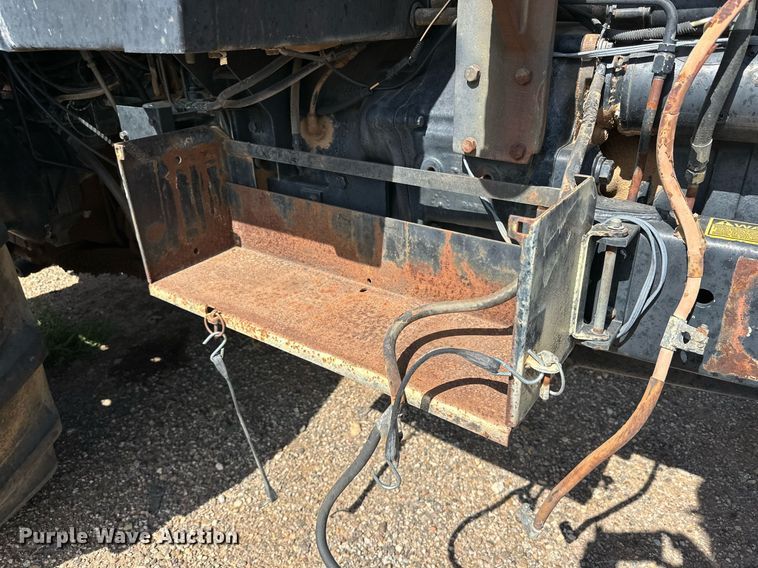 image for item DD3365 1985 Case  2096 tractor