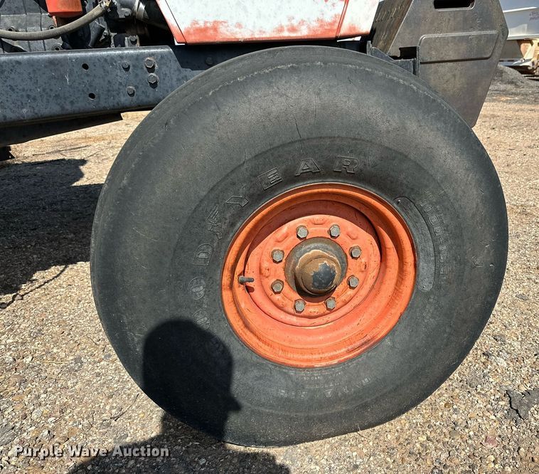 image for item DD3365 1985 Case  2096 tractor