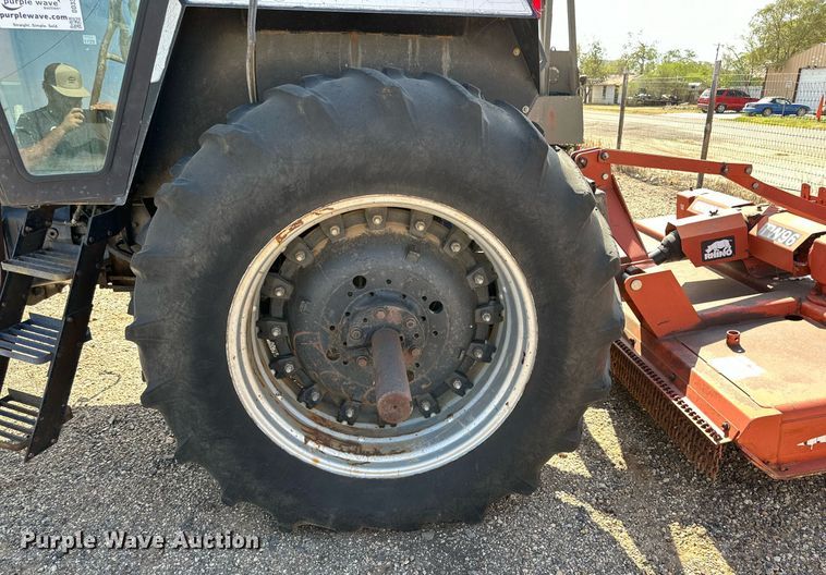 image for item DD3365 1985 Case  2096 tractor