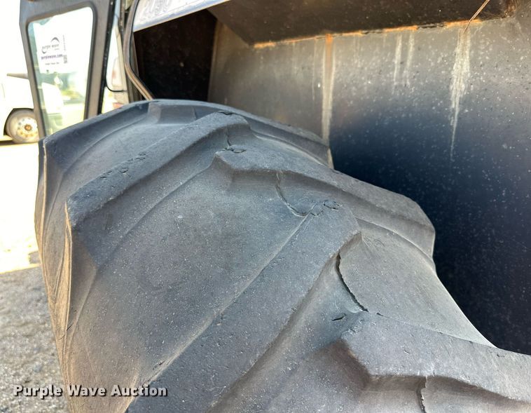 image for item DD3365 1985 Case  2096 tractor