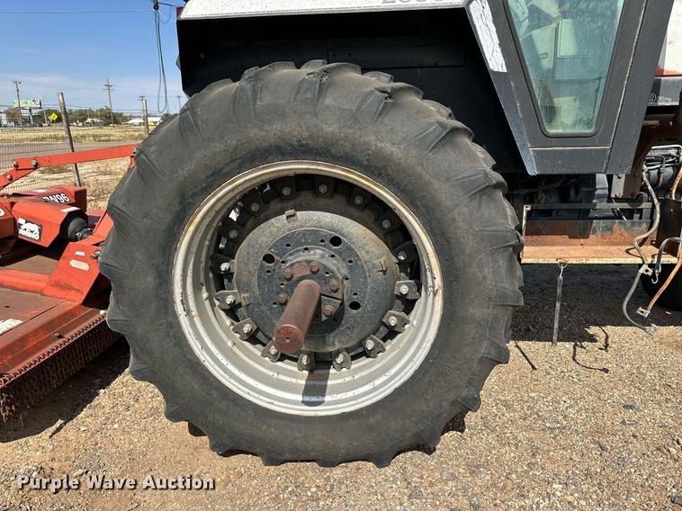 image for item DD3365 1985 Case  2096 tractor