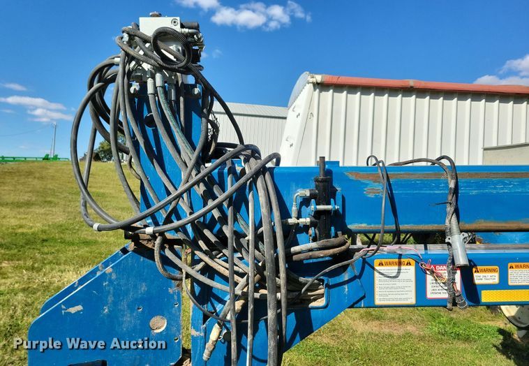 image for item DN3553 2012 Kinze 3800 planter