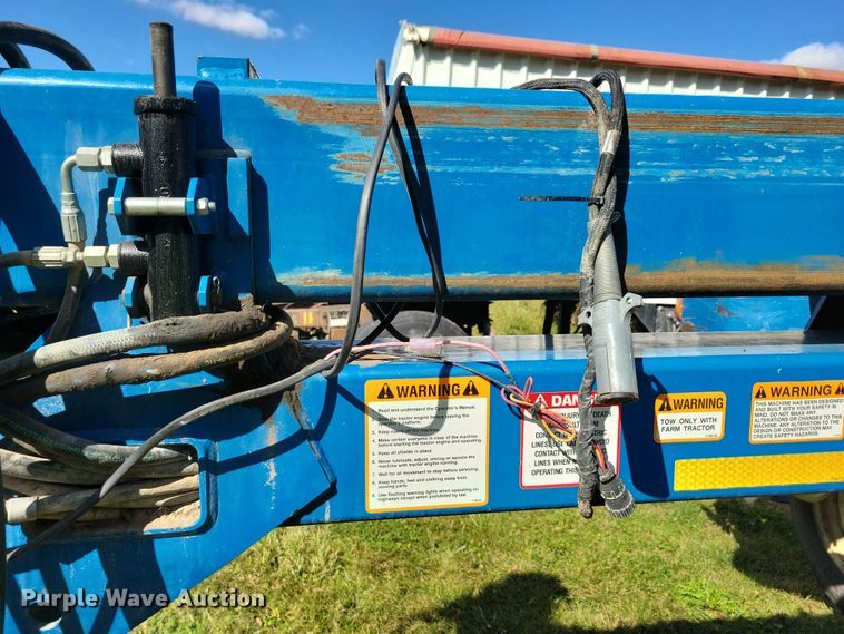 image for item DN3553 2012 Kinze 3800 planter