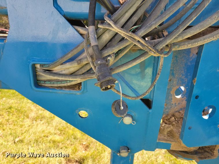 image for item DN3553 2012 Kinze 3800 planter