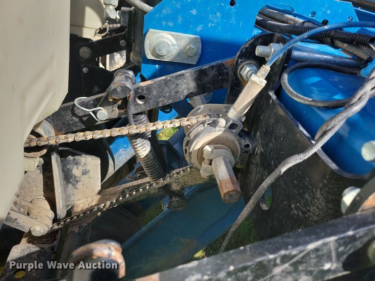 image for item DN3553 2012 Kinze 3800 planter