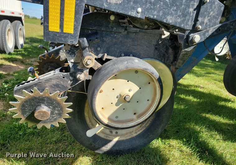 image for item DN3553 2012 Kinze 3800 planter