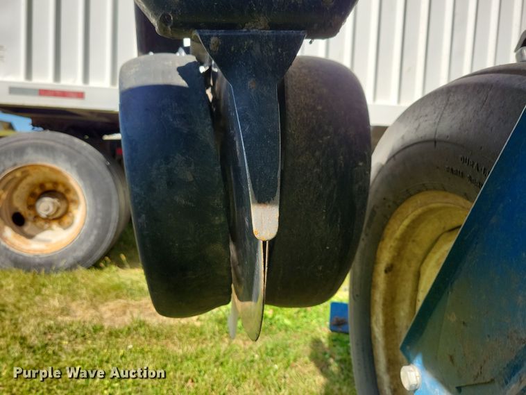 image for item DN3553 2012 Kinze 3800 planter