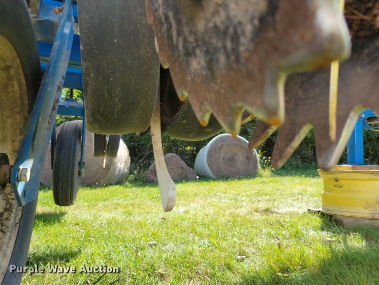 image for item DN3553 2012 Kinze 3800 planter