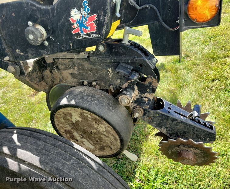 image for item DN3553 2012 Kinze 3800 planter