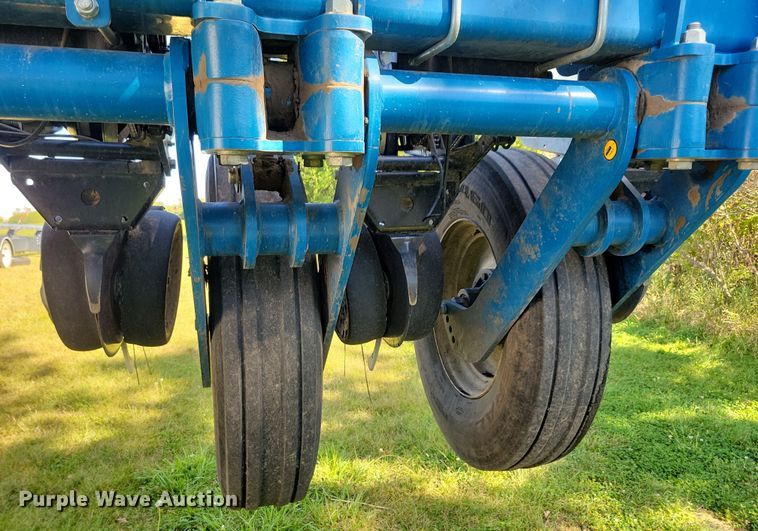 image for item DN3553 2012 Kinze 3800 planter