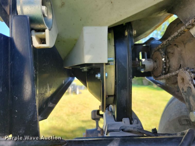 image for item DN3553 2012 Kinze 3800 planter