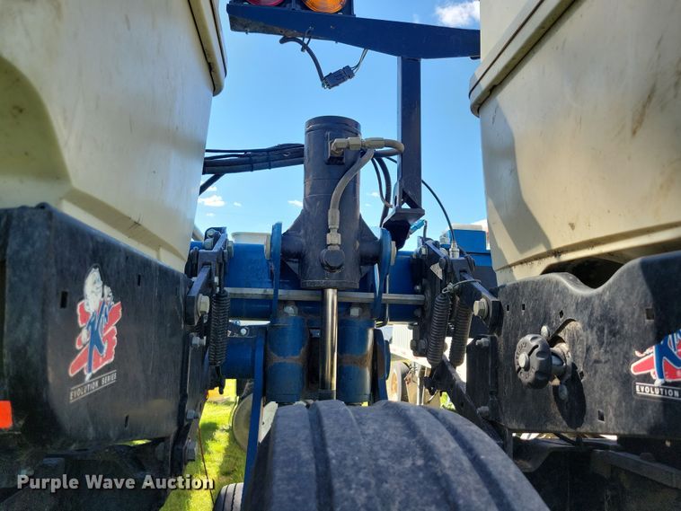 image for item DN3553 2012 Kinze 3800 planter