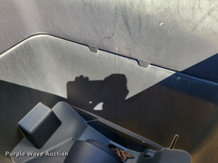 image for item DN3553 2012 Kinze 3800 planter